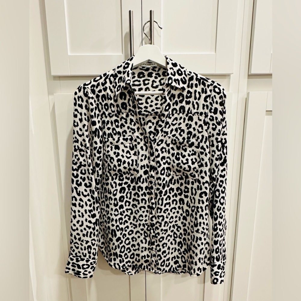 Express Porfolio Shirt for Women （balck leopqrd print, size XS)